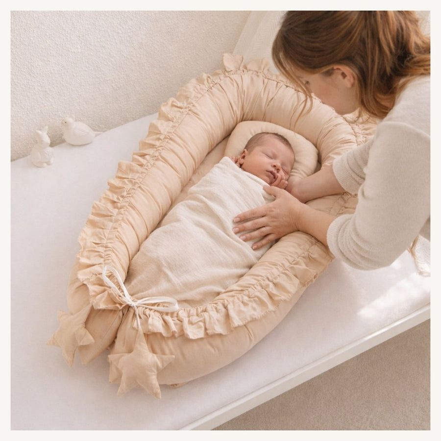 Nidu™ Baby Lounger — Organic Cotton Ruffle Nest